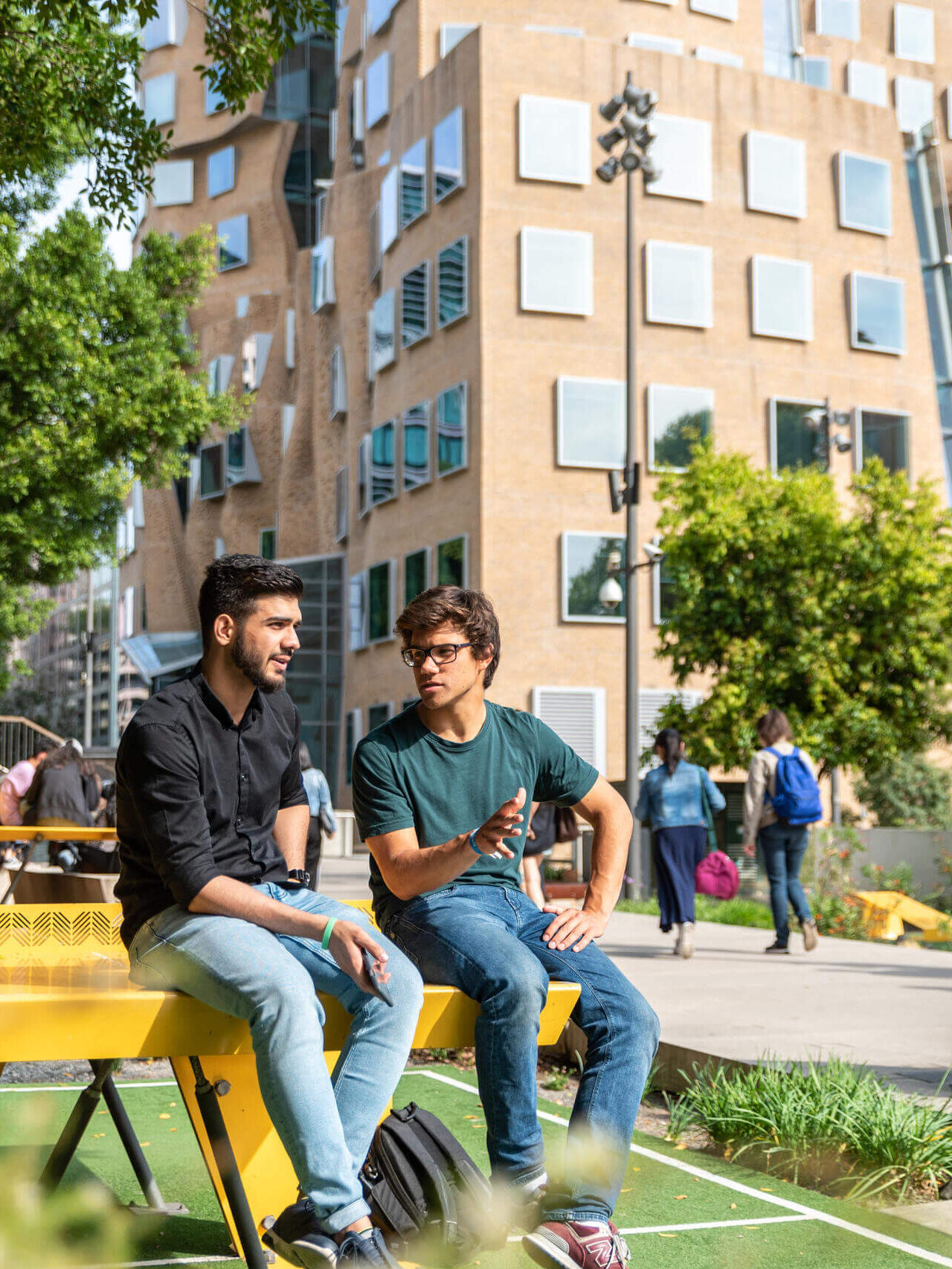 Studenten auf dem Campus UTS in Sydney 