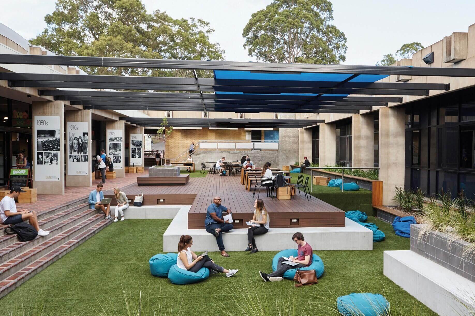 Studenten auf dem Callaghan Campus der University of Newcastle