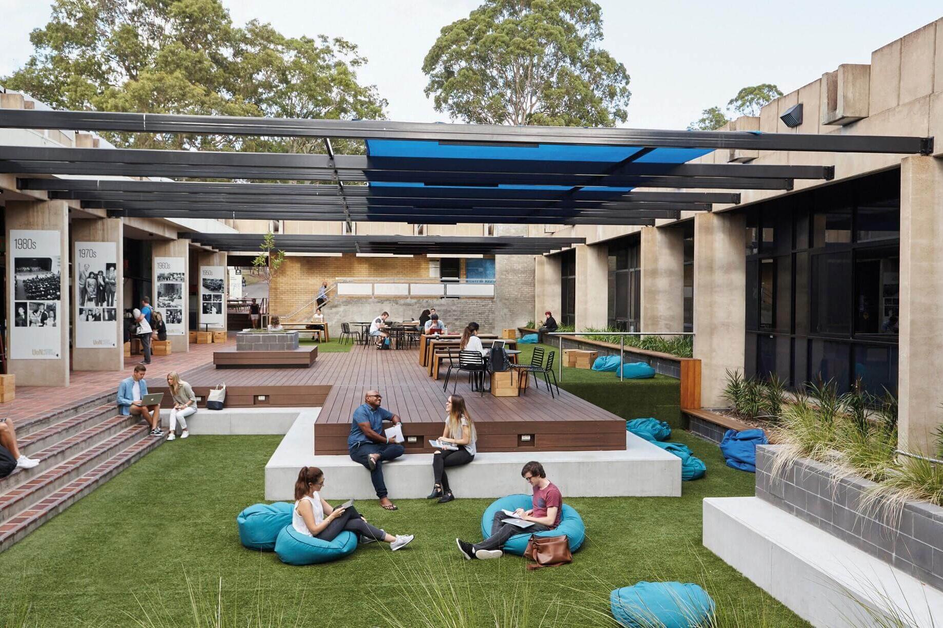 Studenten auf dem Callaghan Campus der University of Newcastle