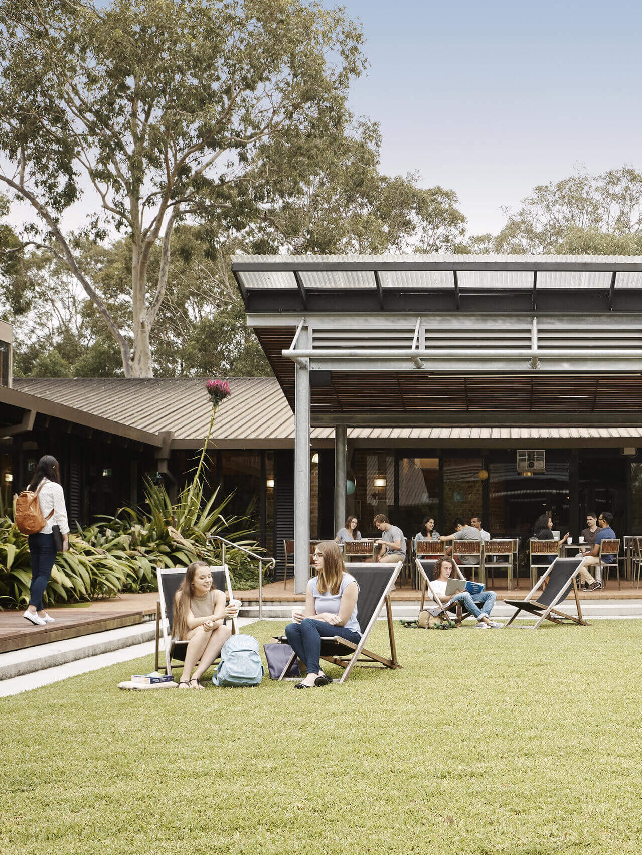 Studenten auf dem Callaghan Campus der University of Newcastle