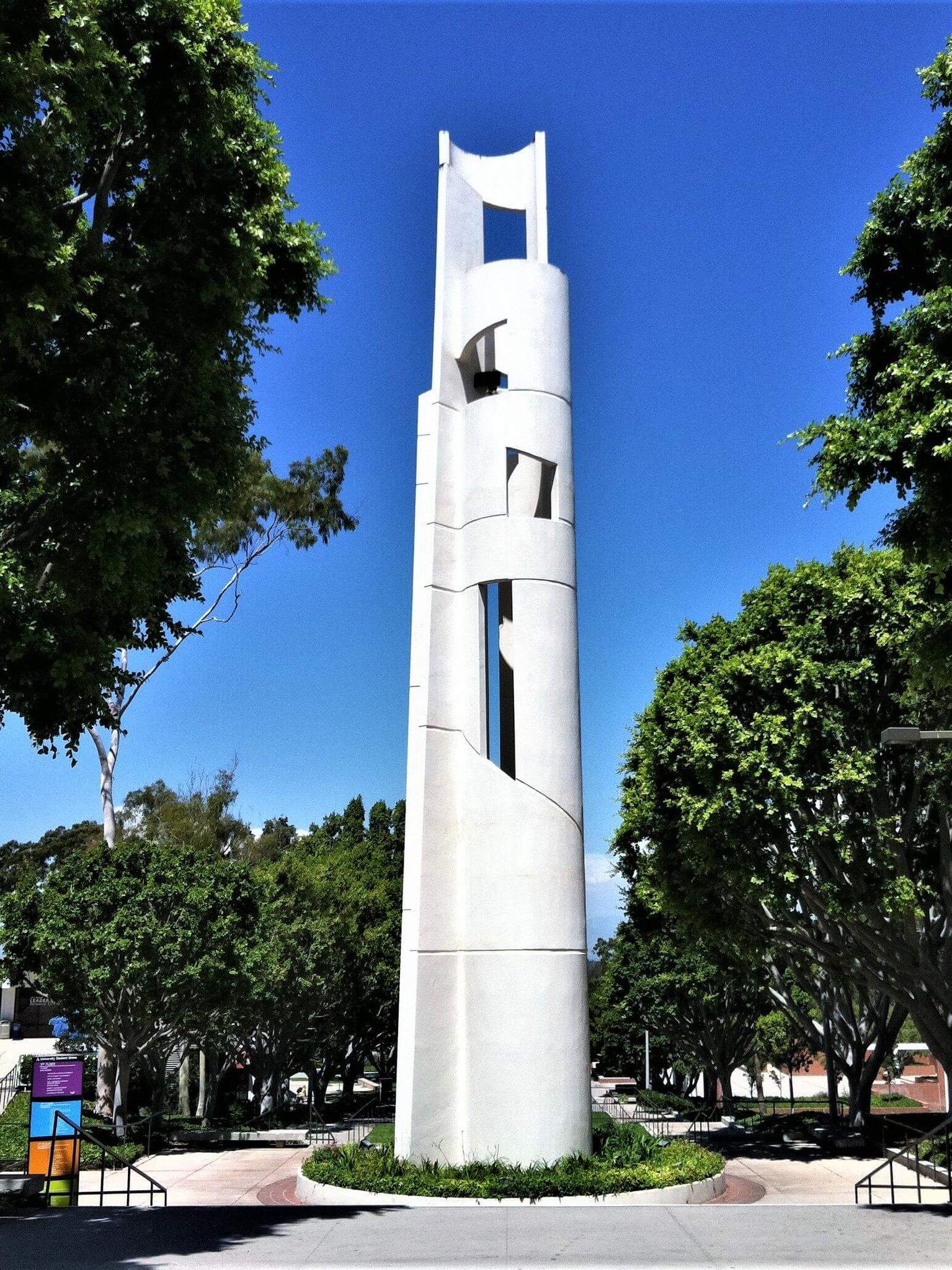 Tower auf Campus der CSULB in Kalifornien