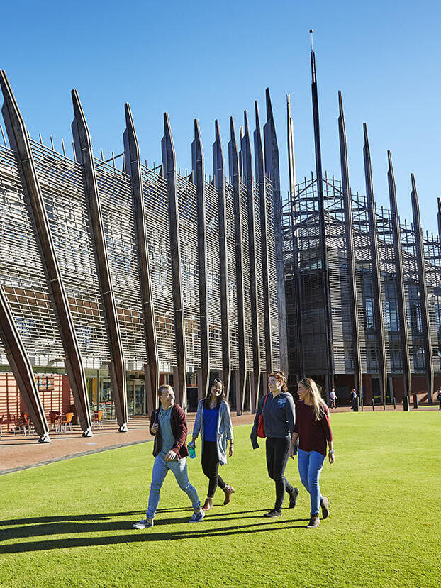 Studierende auf dem Campus der Edith Cowan University in Perth