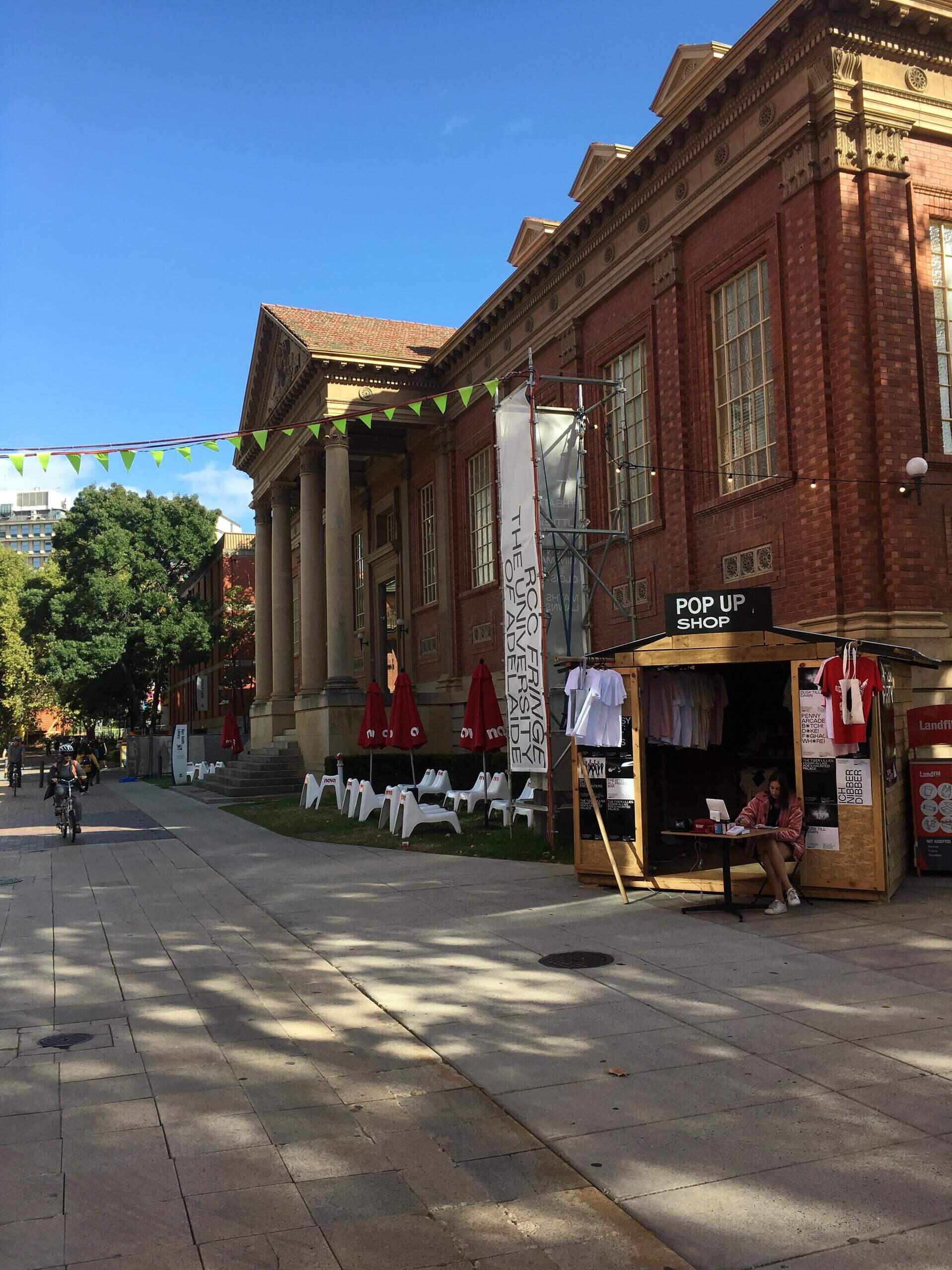 Back entrance der Bibliothek auf dem North Terrace Campus der University of Adelaide