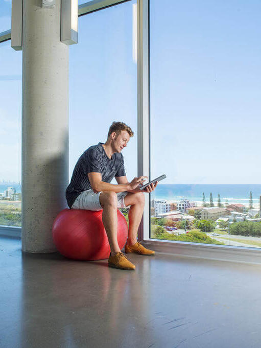 Student auf dem Gold Coast Campus der SCU