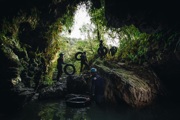 waitamo caves