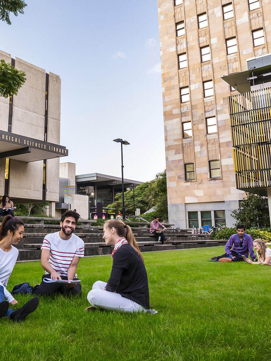 Student:innen auf dem St Lucia Campus der UQ in Australien