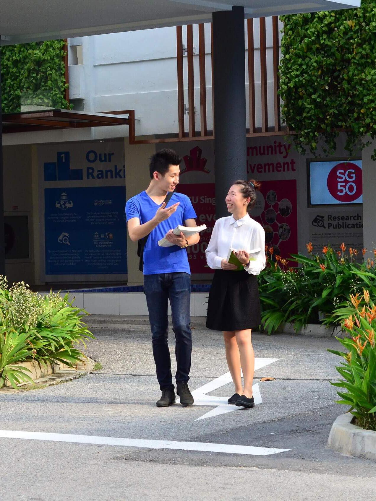 Studierende der James Cook University in Singapur